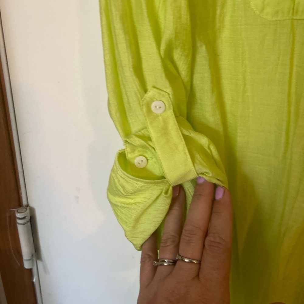 Chico's Lime Green Button-Up Roll Tab Sleeve Top Size 1 Chico's US Medium - Picture 6 of 9